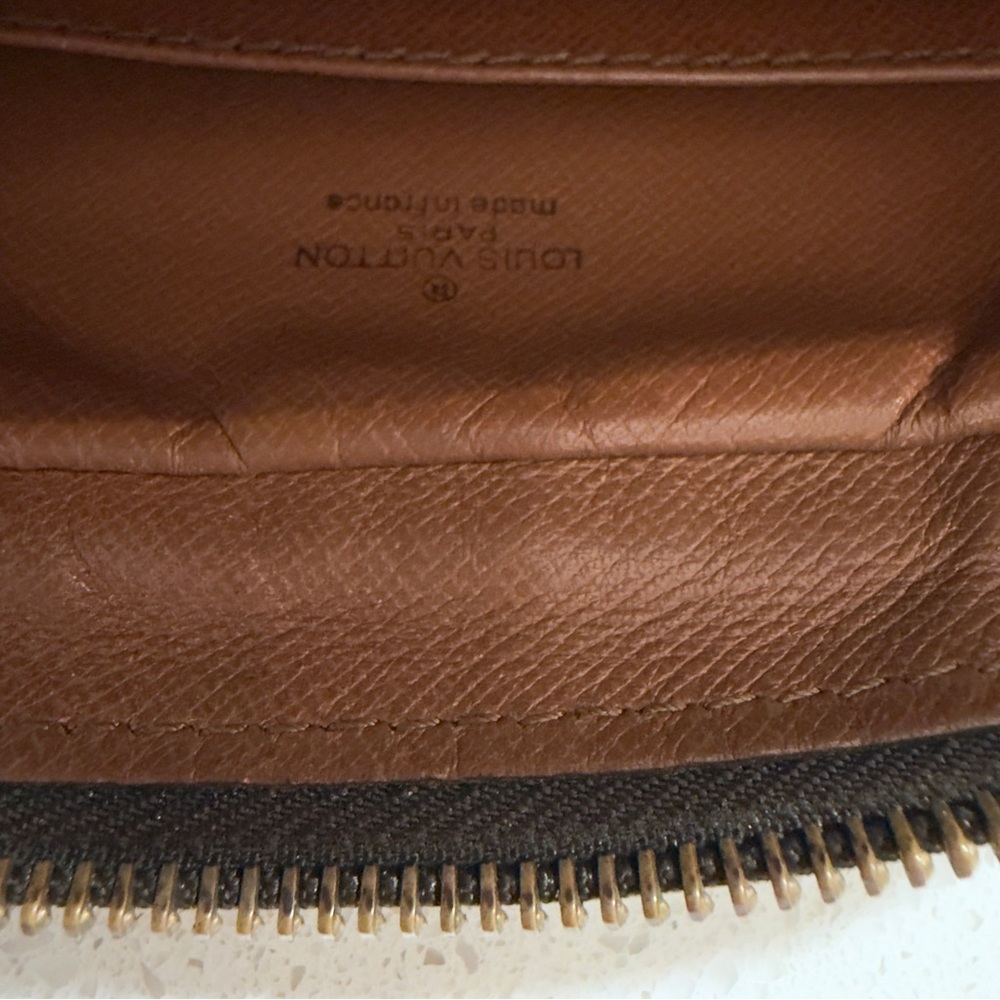 Authentic Louis Vuitton Compiegne 23 Clutch Toiletry Pouch - Picture 11 of 13